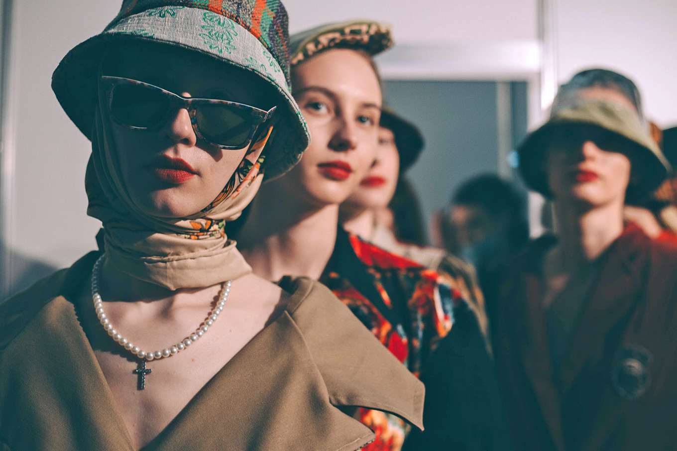 На Mercedes-Benz Fashion Week Russia приняты все необходимые меры по предотвращению распространения коронавирусной инфекции и соблюдаются рекомендации Роспотребнадзора, заявляют организаторы мероприятия