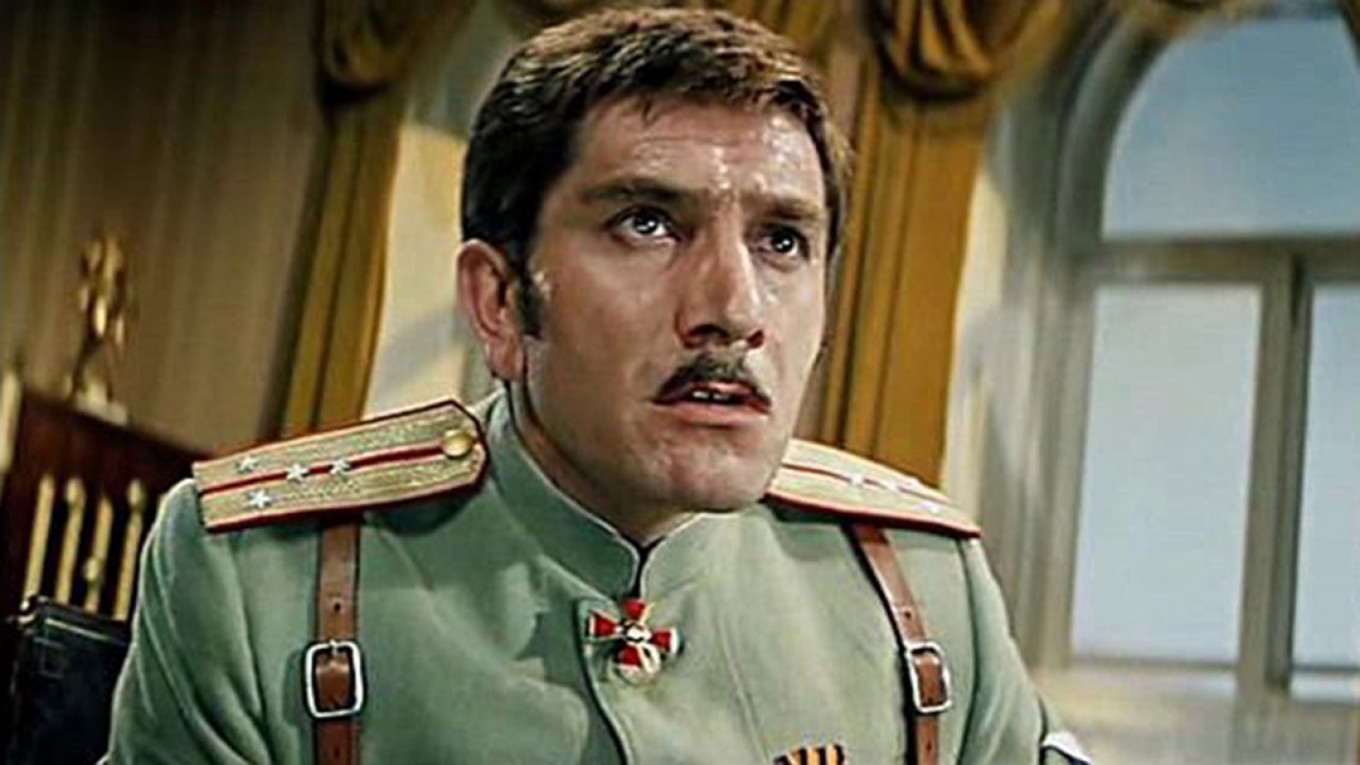 Штабс-капитан Овечкин в фильме «Новые приключения неуловимых». 1968