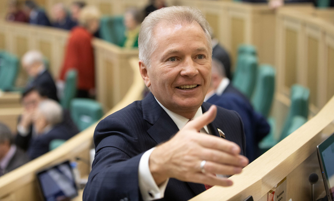 Сенатор от Камчатского края Валерий Пономарев так же остается богатейшим членом верхней палаты. Он задекларировал 4,2 млрд руб. против 2,8 млрд руб. в 2019 году