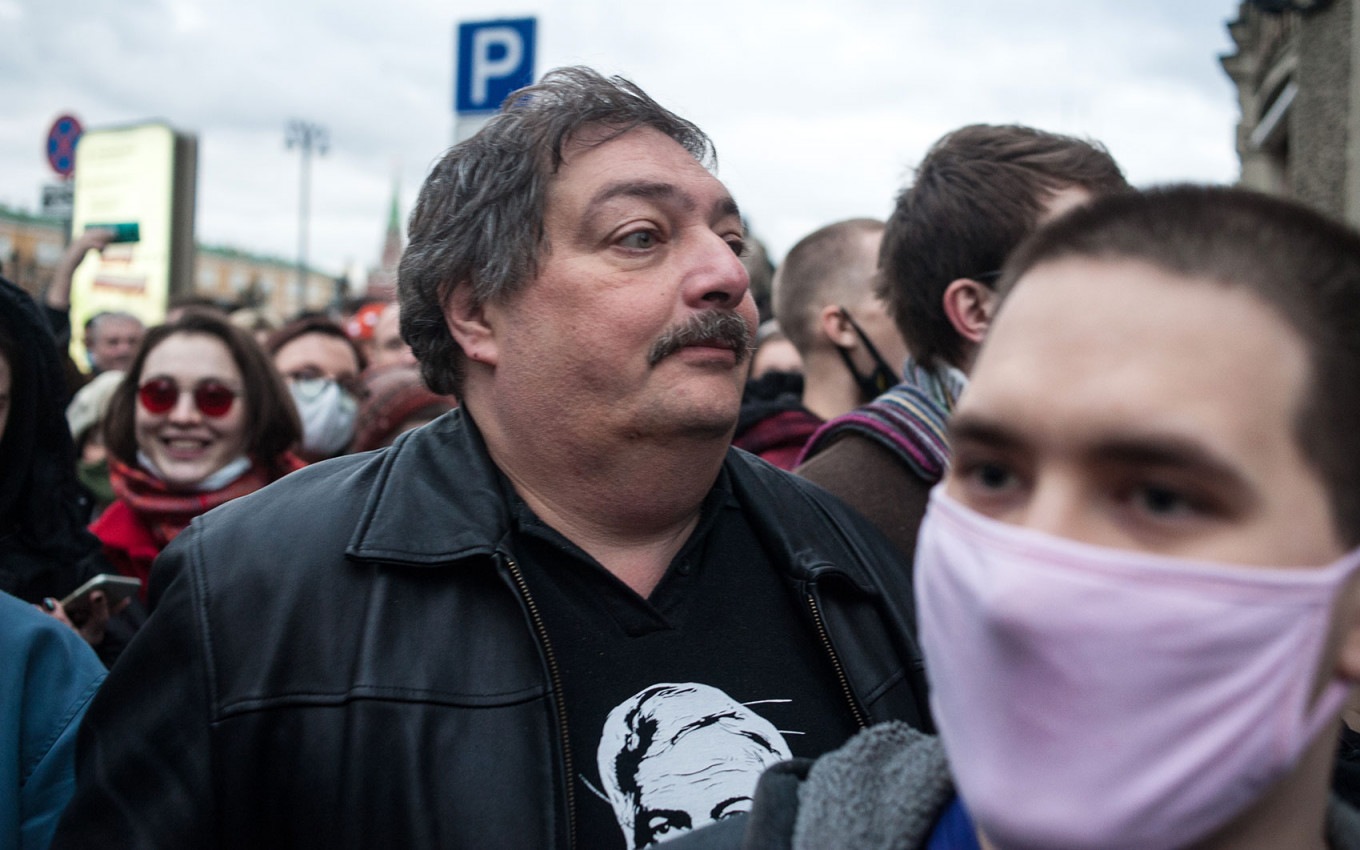 Мэрия Москвы отказалась ее согласовать, сославшись на коронавирус<br />
<br />
На фото: писатель и публицист Дмитрий Быков