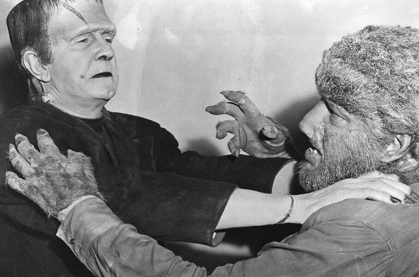 Кадр из фильма «Франкенштейн встречает Человека-волка» (1943)