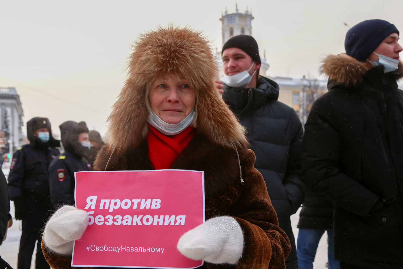 Иваново. Жители города во время несанкционированной акции в поддержку Навального на площади Советов
