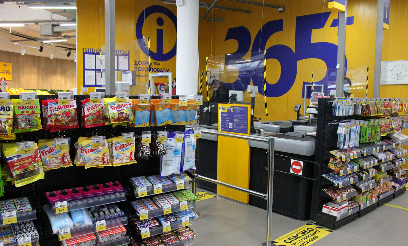 Популярность магазинов низких цен объясняется падением реальных доходов населения