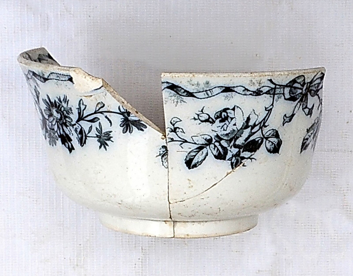 При реставрации кинотеатра «Художественный» археологи нашли осколки керамики, датированной XVI–XVII вв.