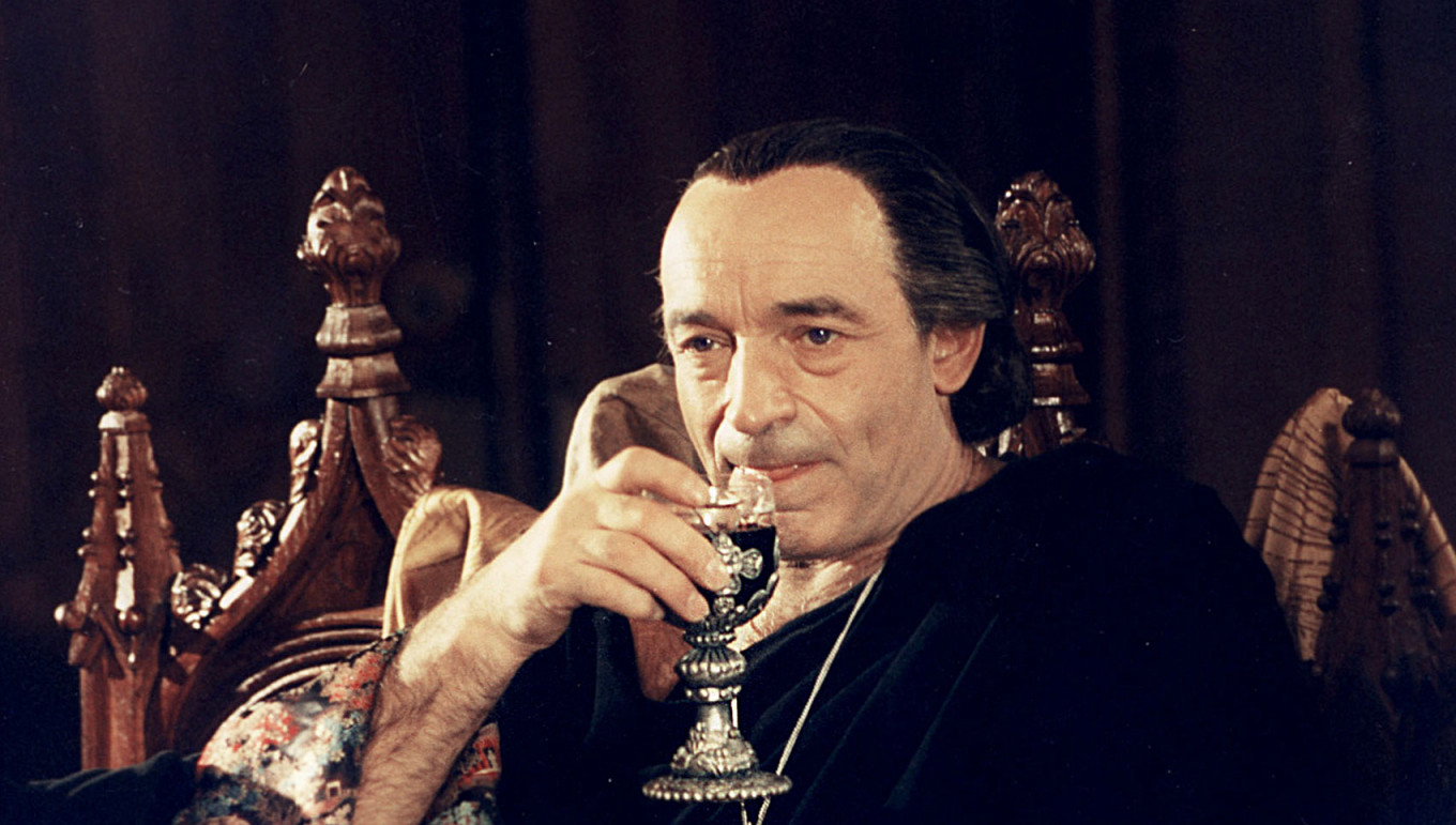 Воланд в фильме режиссера Юрия Кары «Мастер и Маргарита», 1994