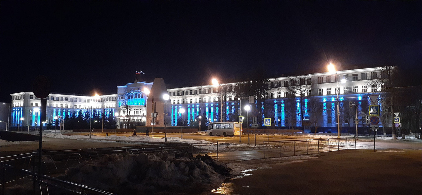 Во всем мире в акции принимают участие 2 млрд человек и более 180 стран<br />
<br />
На фото: Архангельск, здание правительства Архангельской области