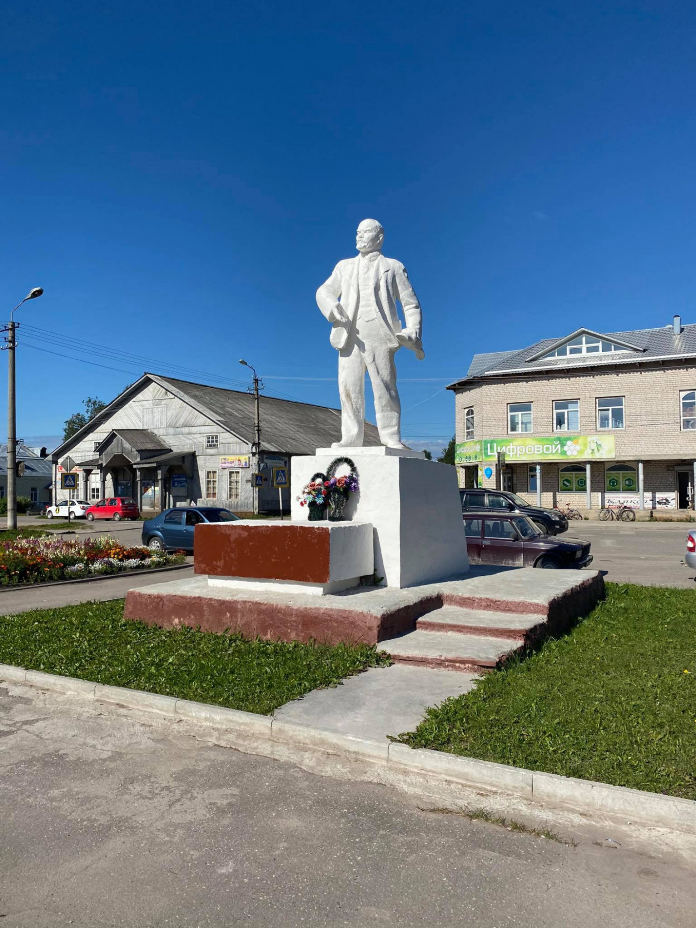 Ленин с алтарем в Каргополе, Архангельская область Роман Шляхтин
