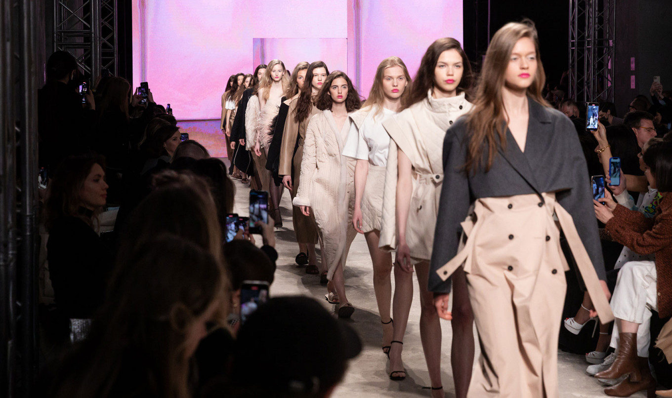 С 19 по 24 апреля в Москве проходит Неделя моды Mercedes-Benz Fashion Week Russia. Показом открытия стало шоу Ruban