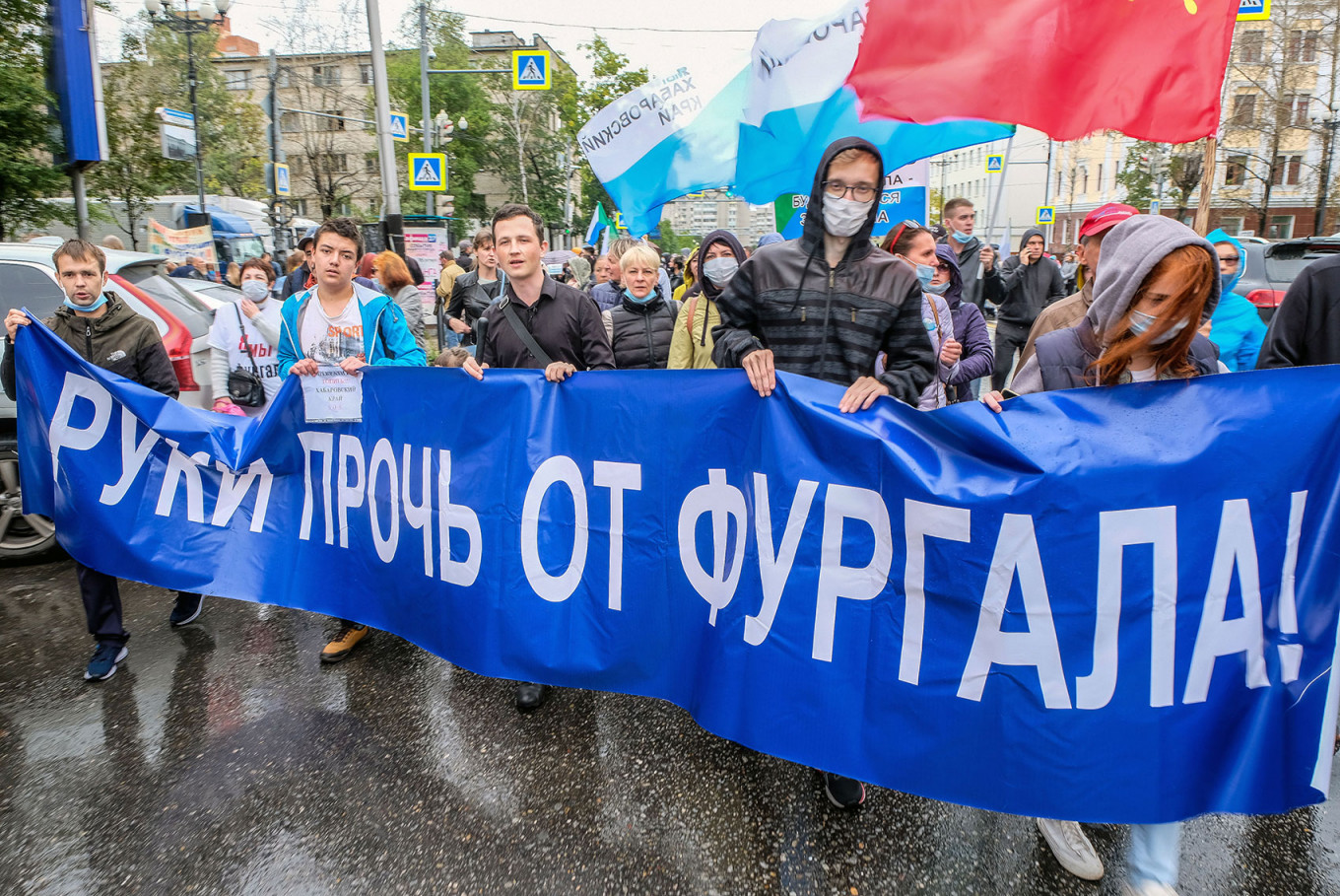 10 июля был арестован губернатор Хабаровского края Сергей Фургал. На следующий день в Хабаровском крае начались несанкционированные акции протеста в его поддержку <br />
<br />
На фото: акция в поддержку арестованного экс-губернатора Хабаровского края Сергея Фургала