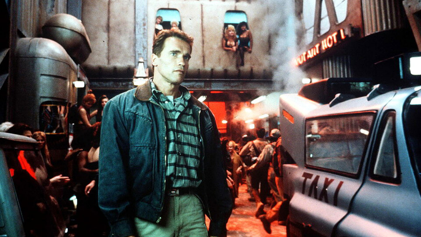 Кадр из фильма «Вспомнить всё» (1990)