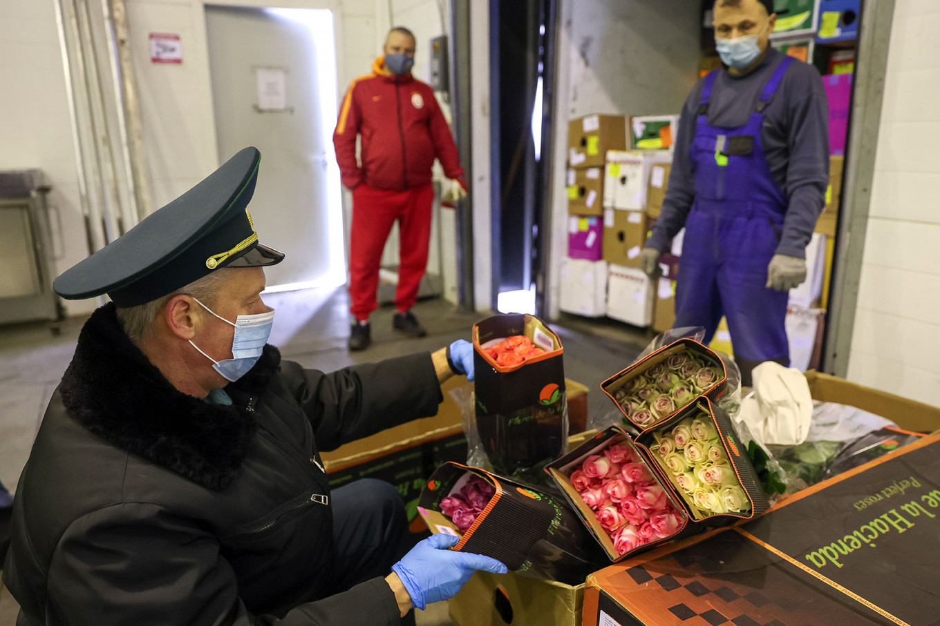 Оформление цветочной продукции на Ленинградском таможенном посту
