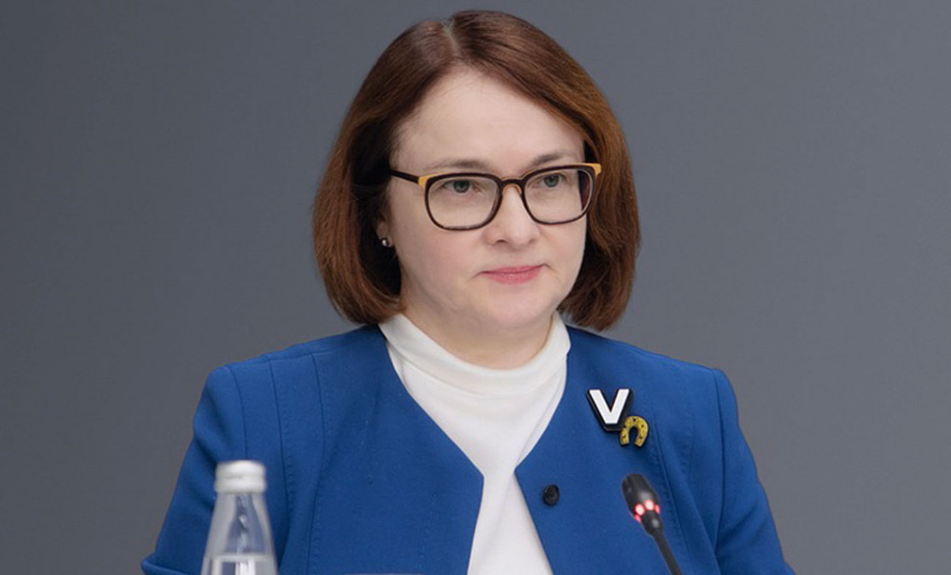 Эльвира Набиуллина с брошью в виде знака V, 2020 г.