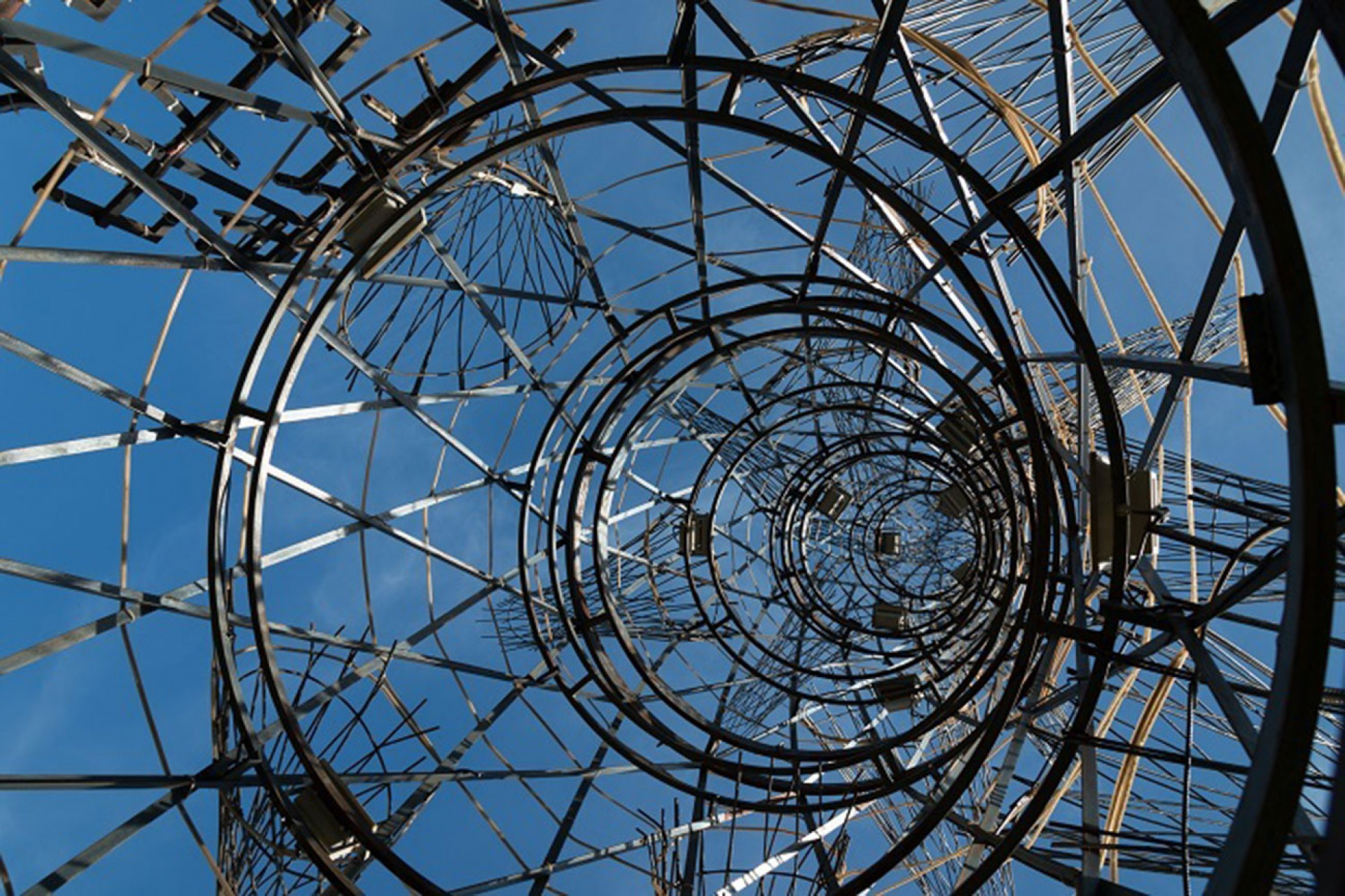 Инсталляция «PRO.Ёлка» Петра Виноградова