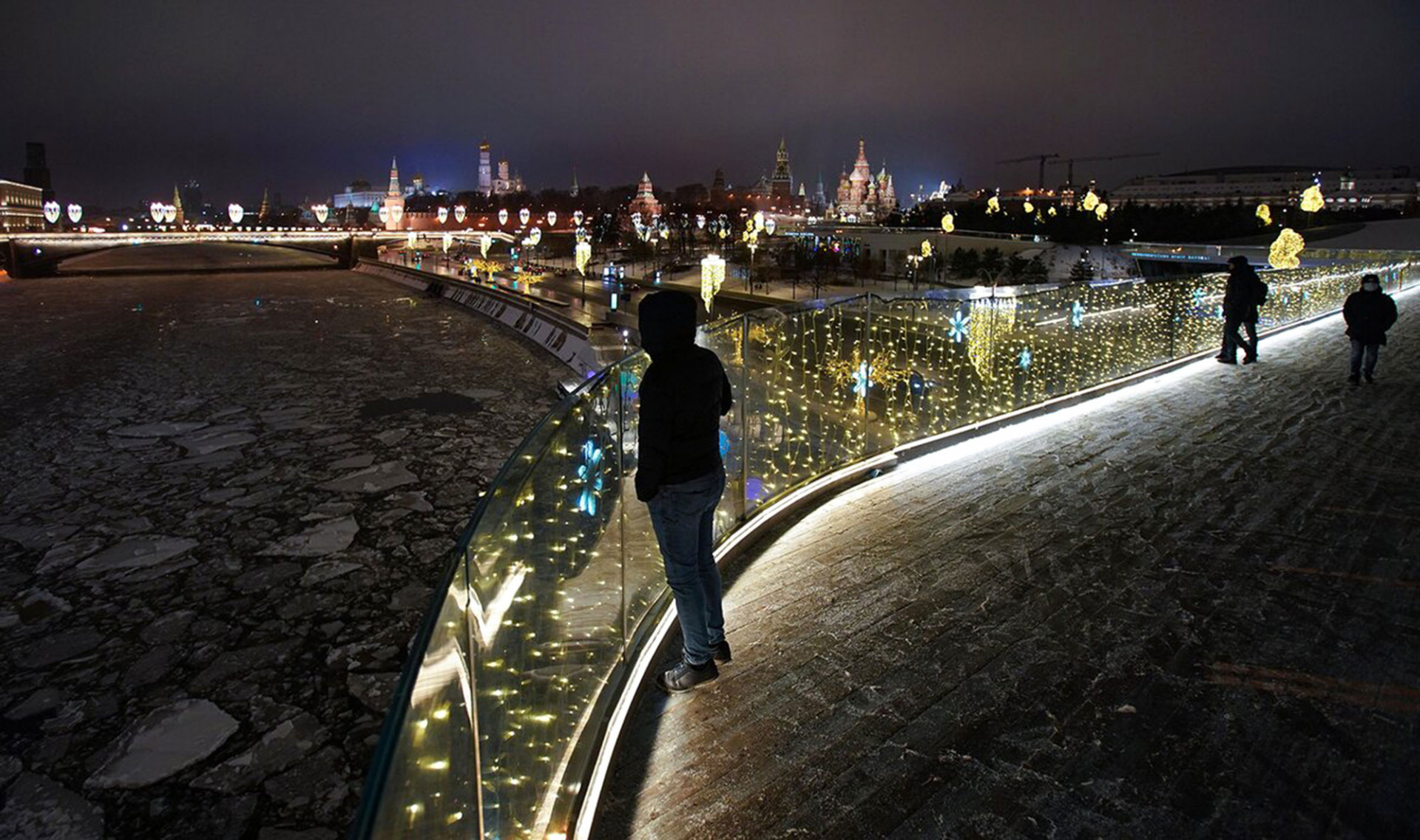 Летящий мост в парке «Зарядье» в Москве