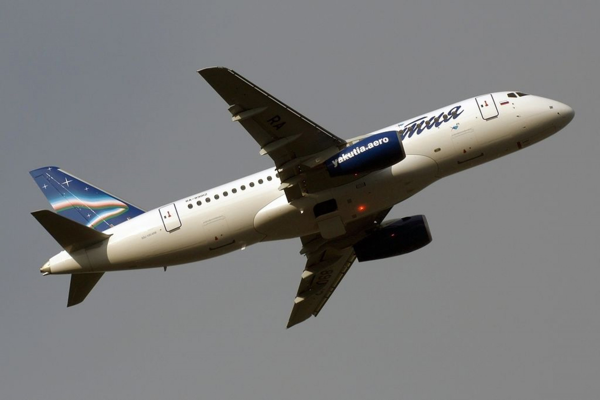 В апреле текущего года коммерческой эксплуатации самолетов Superjet 100 исполнится 10 лет. Воздушное судно этого типа так и не помогло российскому гражданскому самолетостроению улучшитьимидж на международной арене 