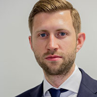 Максим Попов