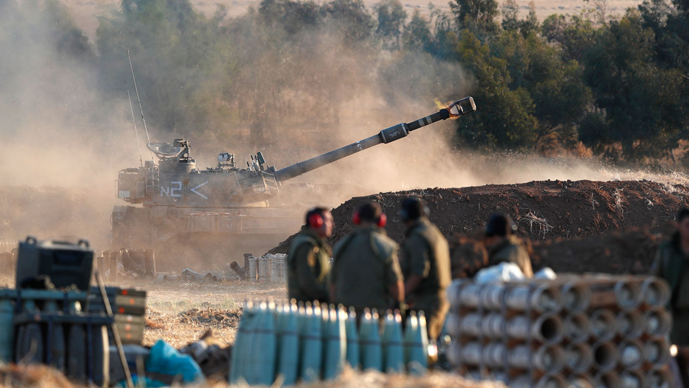 Израильская артиллерия на границе с Газой