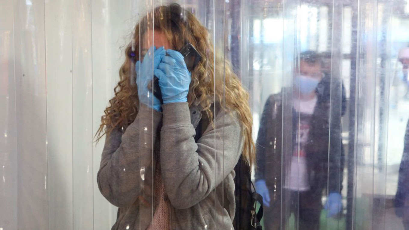 Кабина для дезинфекции при входе в ТЦ «Европейский»