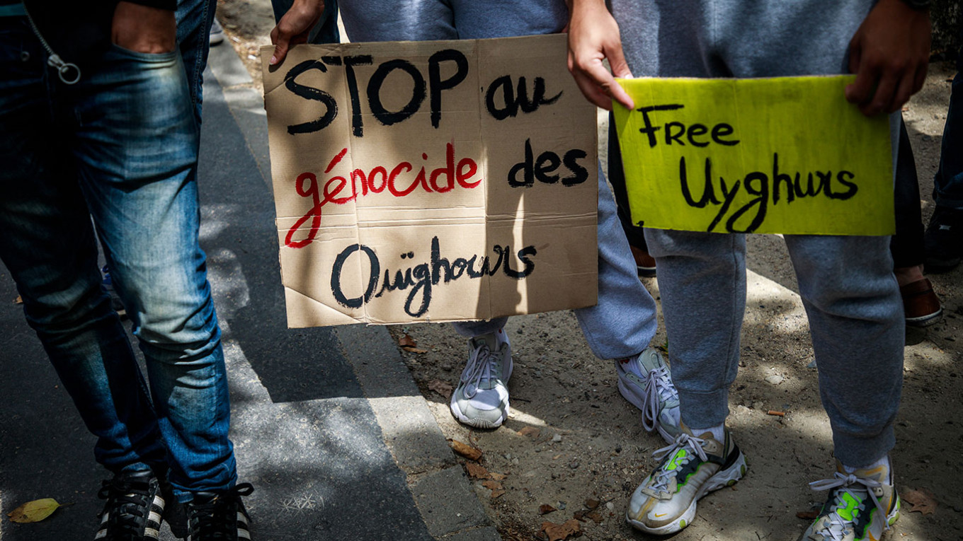 Акция в Париже против притеснения уйгуров в китайском Синьцзяне