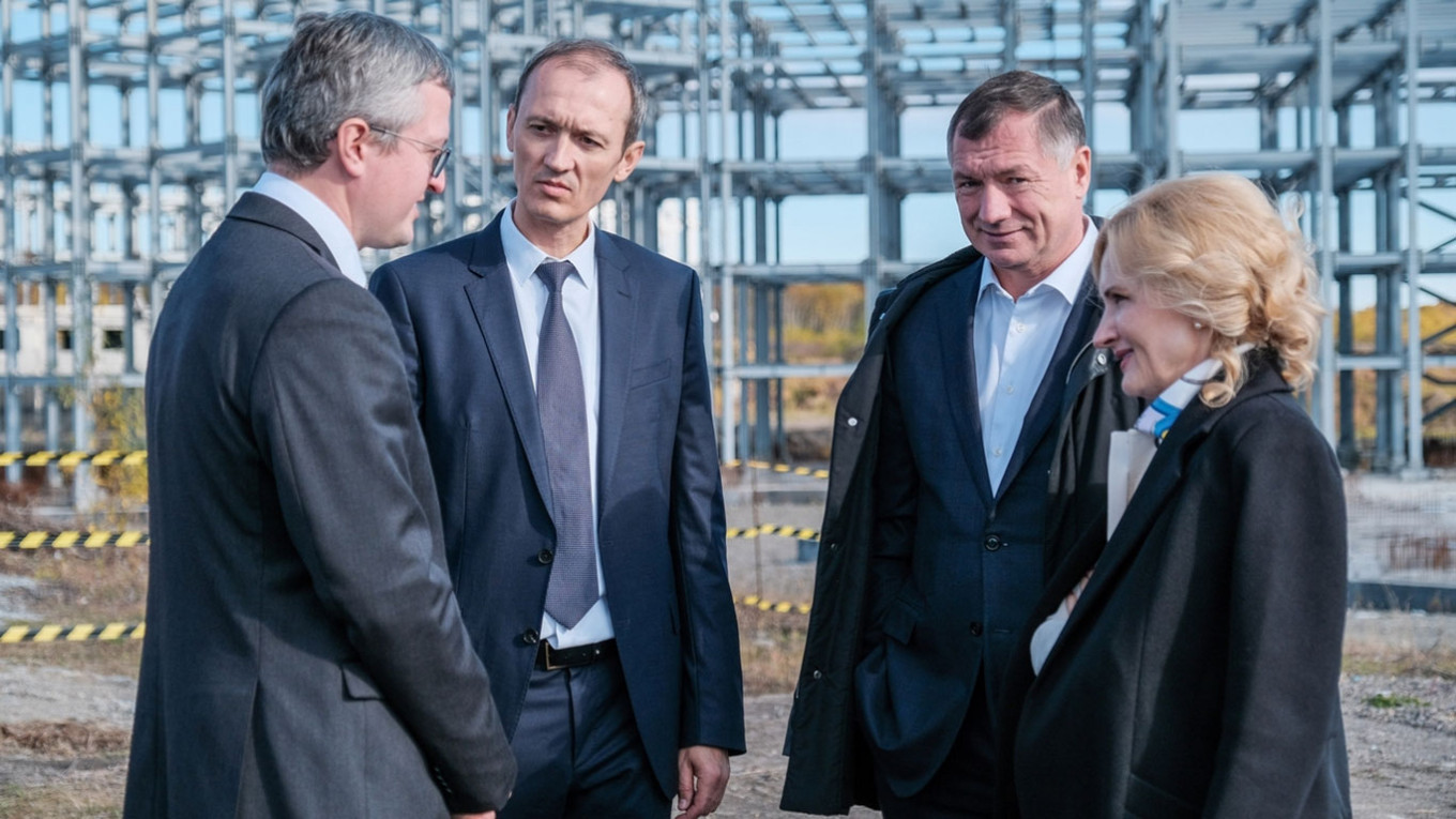 Рабочая поездка Дмитрия Григоренко (второй слева) и Марата Хуснуллина в Камчатский край.