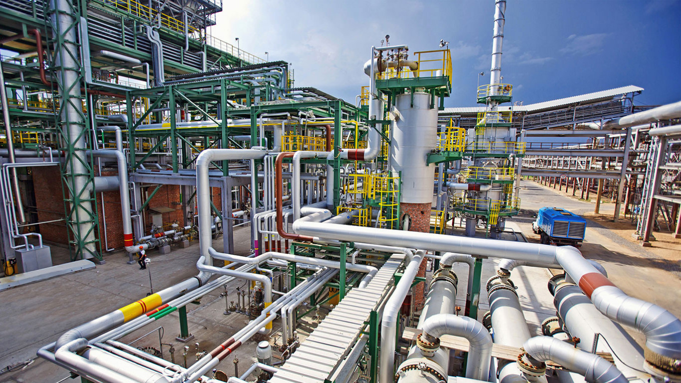 Астраханский газоперерабатывающий завод.