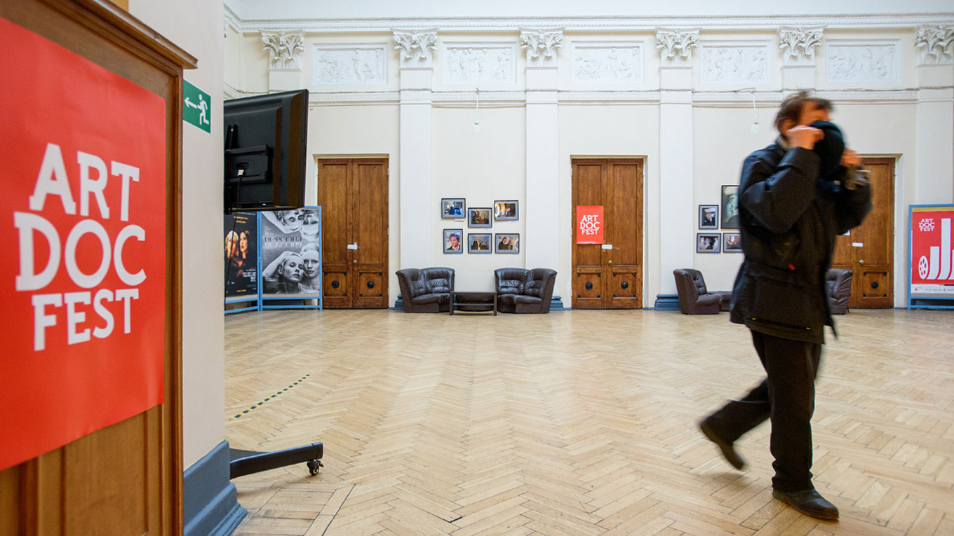 В Санкт-Петербурге опечатали залы Дома кино, где проходит фестиваль «Артдокфест»