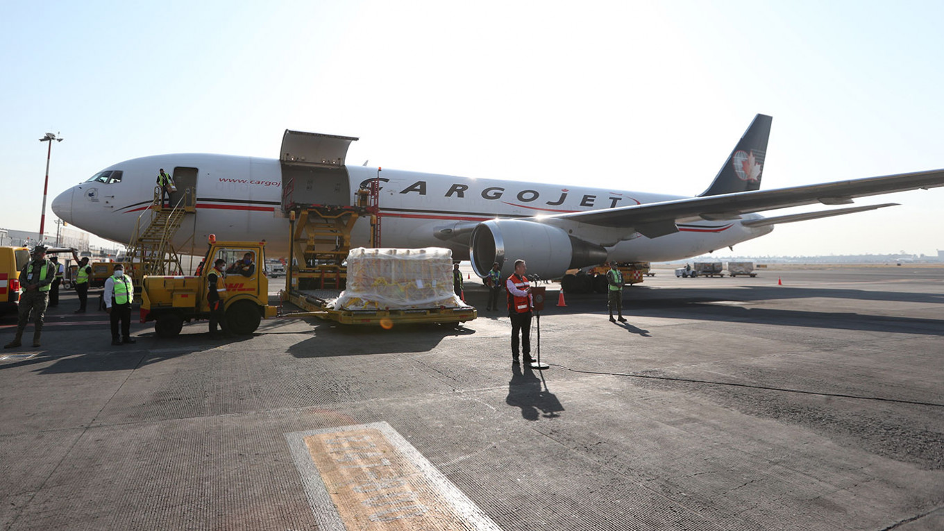 Прибытие вакцины Pfizer в Мексику