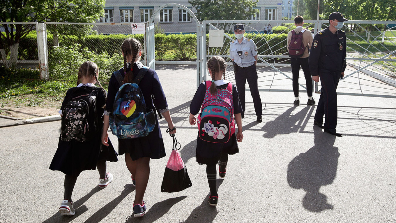 Ученики казанской гимназии № 175 возобновили обучение в школе № 174