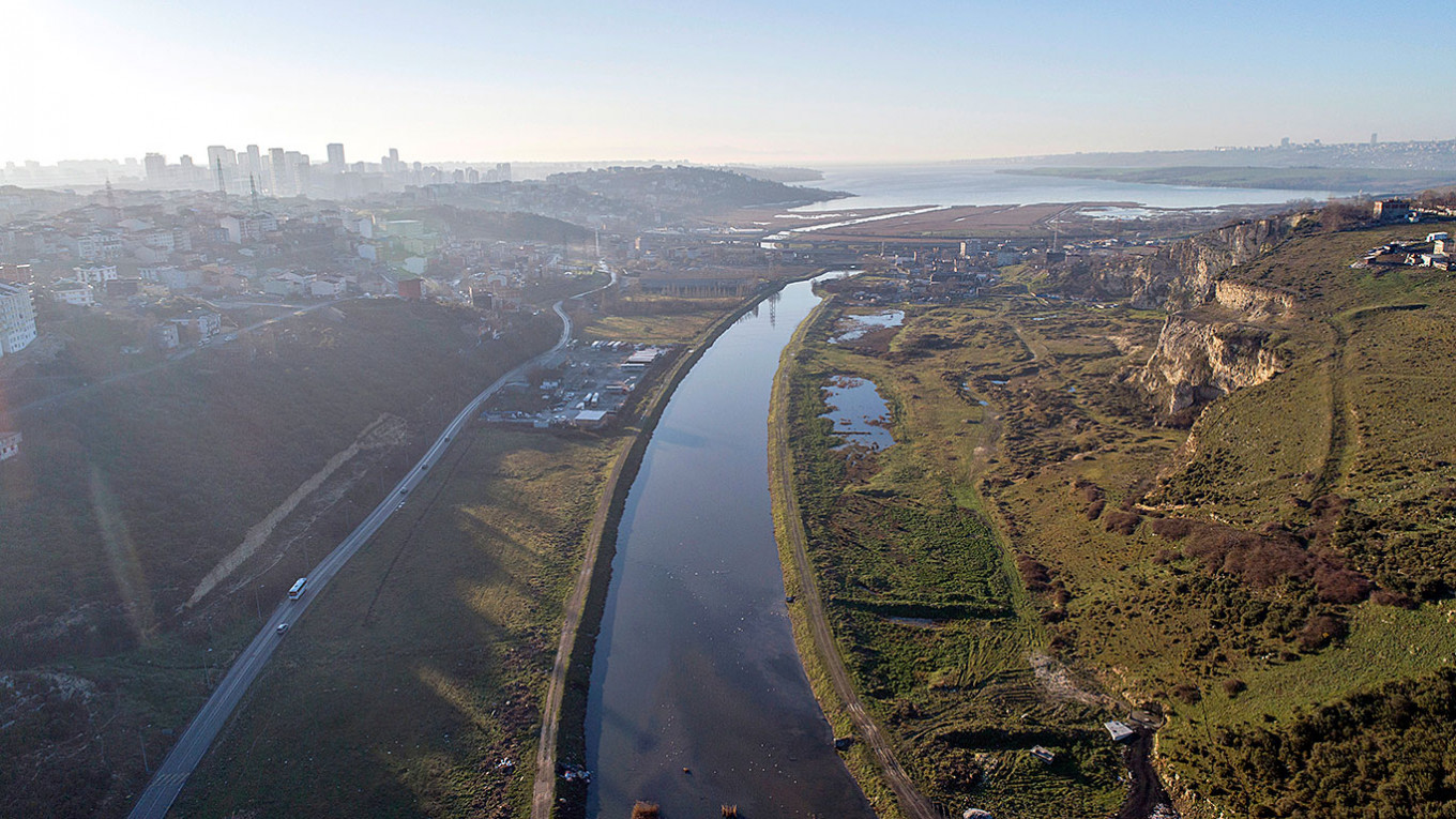 Вид на территорию, где должен будет пройти канал «Стамбул»  (январь 2020 г.)
