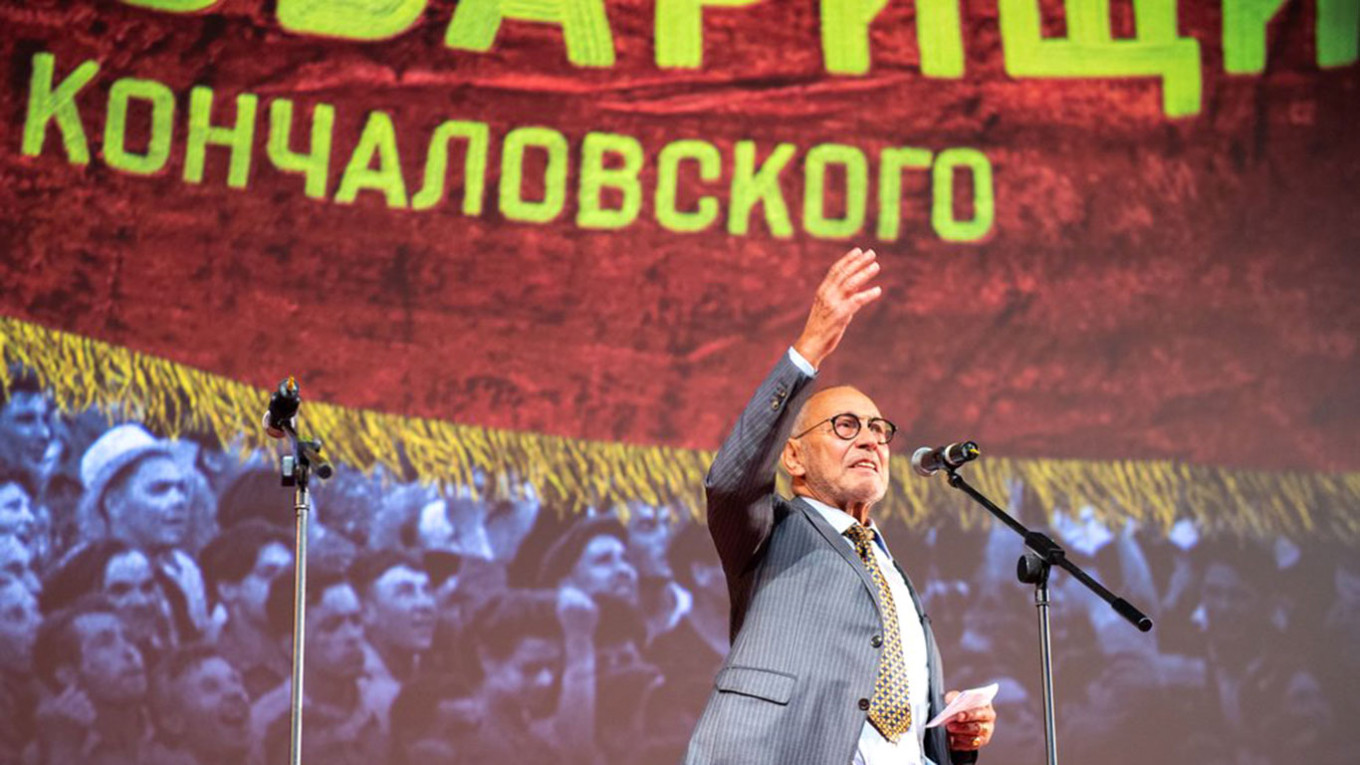 Режиссер Андрей Кончаловский на премьере своего фильма «Дорогие товарищи!».