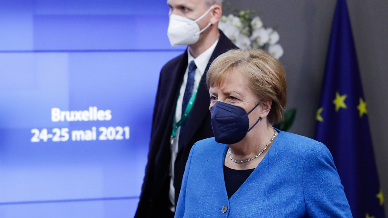 Канцлер Германии Ангела Меркель на саммите в Брюсселе, где лидеры стран ЕС призвали «безотлагательно» разработать санкции против режима Александра Лукашенко