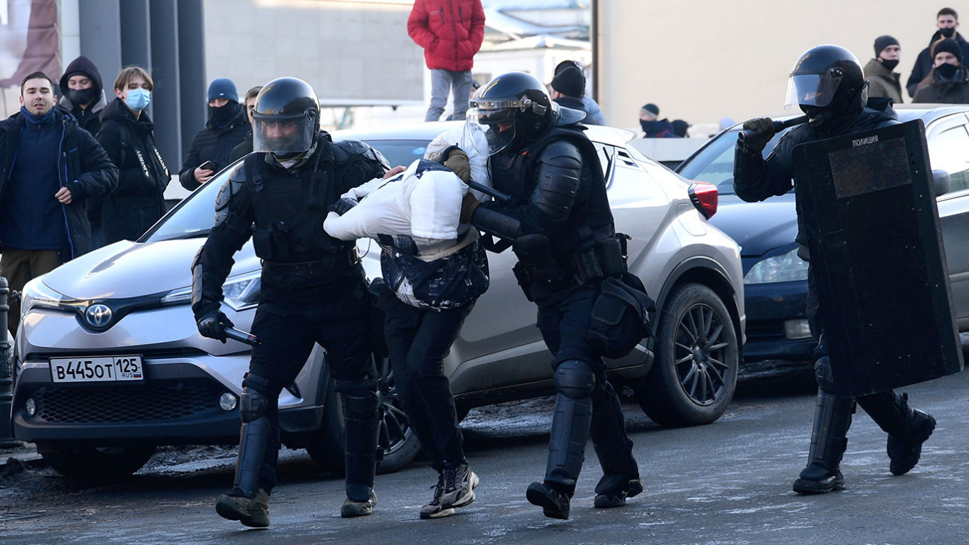 Акция в поддержку Навального во Владивостоке.