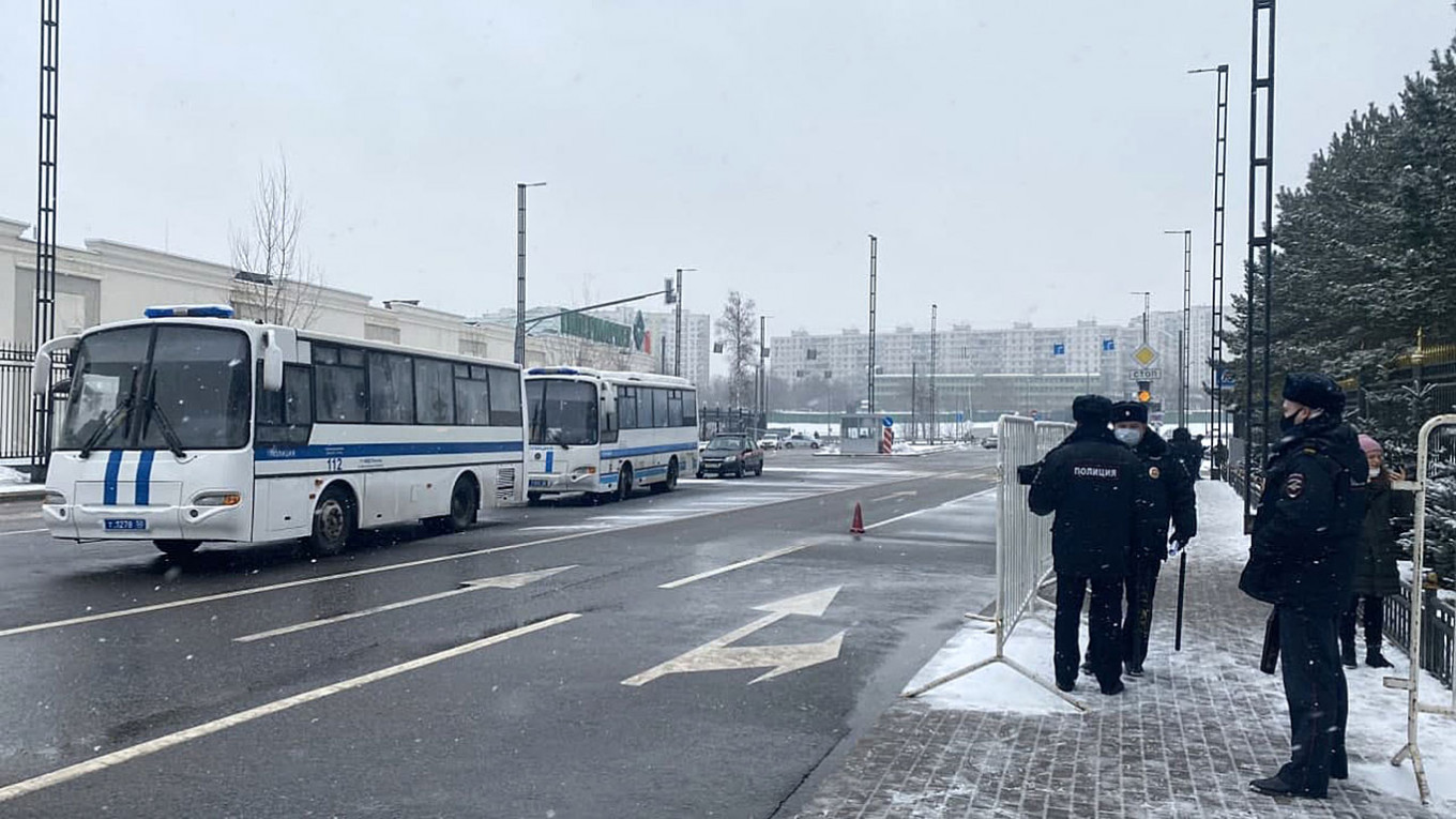 Возле Мособлсуда