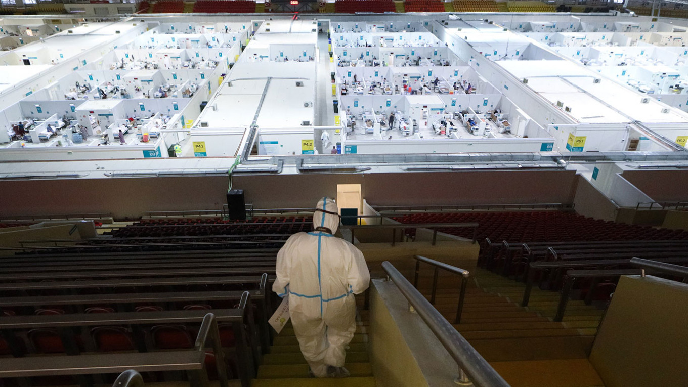 Временный госпиталь для больных коронавирусом в ледовом дворце «Крылатское».