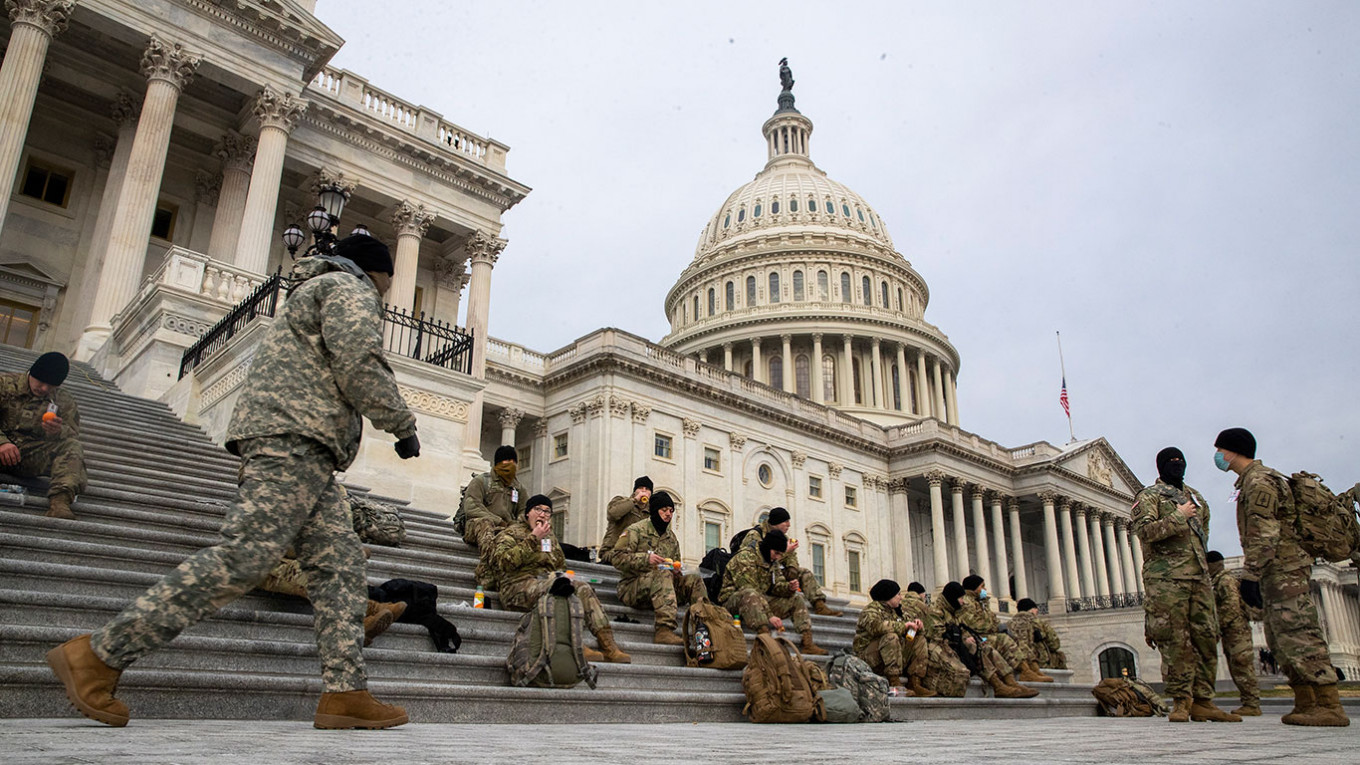 Власти США усилили меры безопасности у здания Конгресса в Вашингтоне
