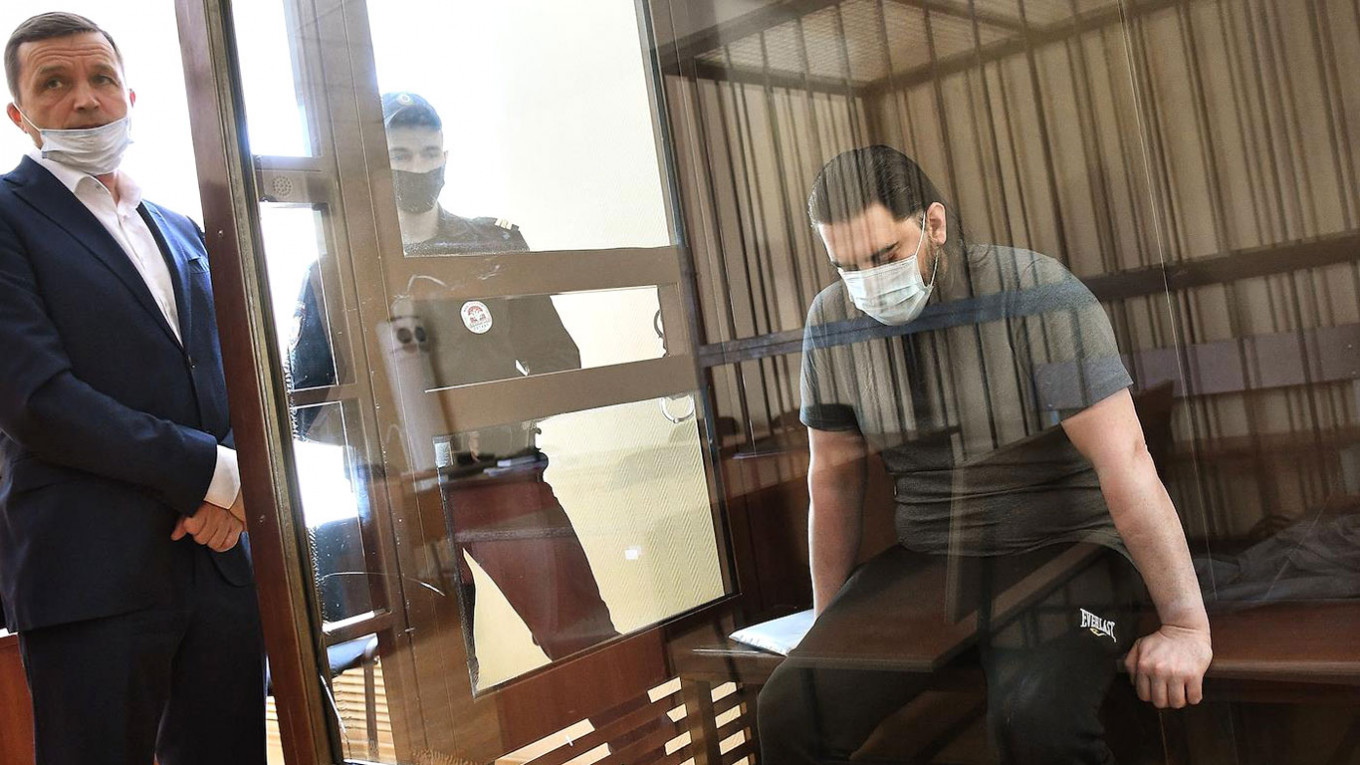 Бывший полковник ФСБ Кирилл Черкалин (справа) во время заседания суда