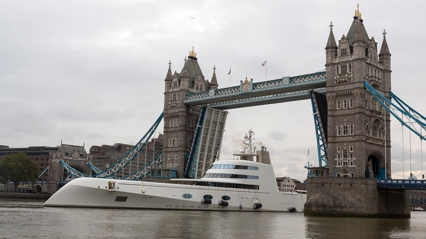 Яхта «А» российского миллиардера Андрея Мельниченко, спроектированная дизайнером Филиппом Старком