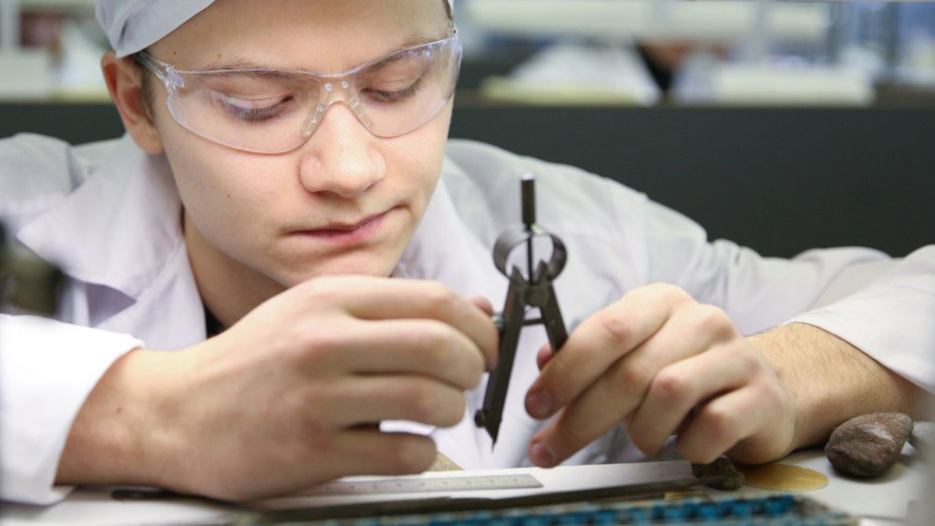 Демонстрационный экзамен по стандартам WorldSkills Russia по ювелирному делу.